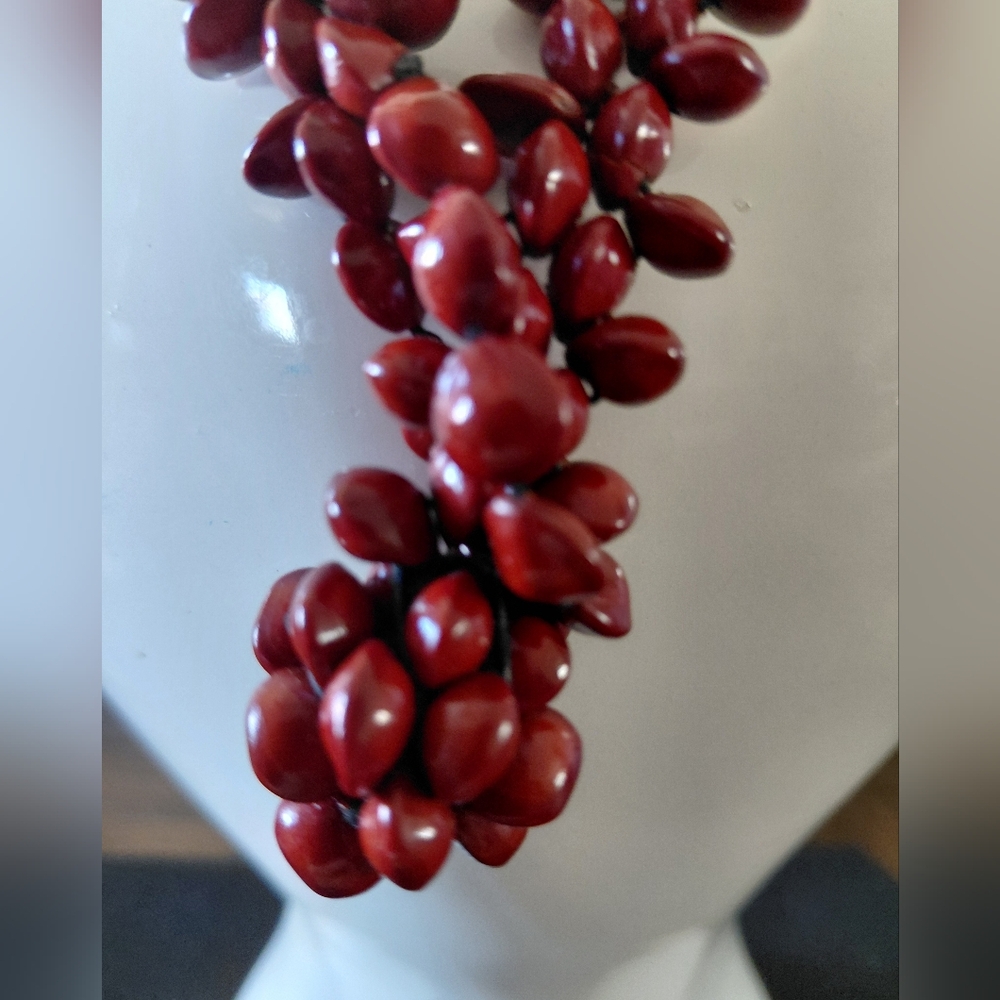 Elegant Vintage Red Seeded Beaded Choker Style Necklace - Picture 2 of 4